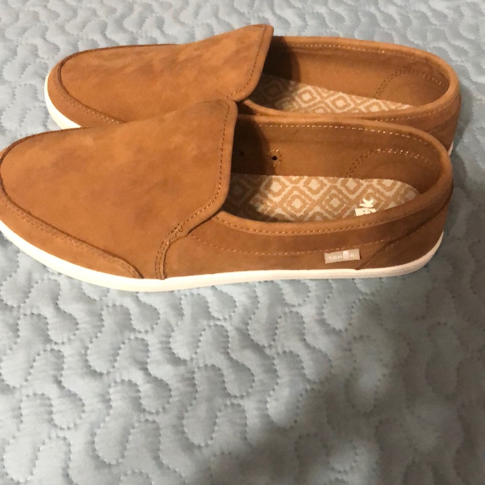 Sanuk slip on shoes